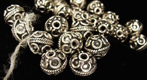 Design 3064: gray silver beads