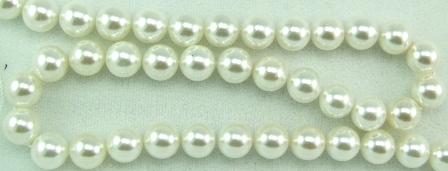 Design 5800: White mother-of-pearl beads