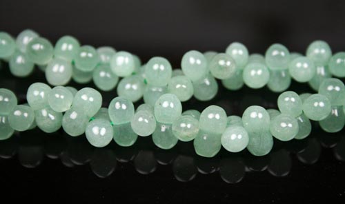 Design 7884: Green aventurine beads