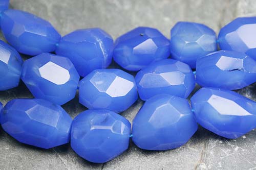 Design 8423: blue onyx faceted beads