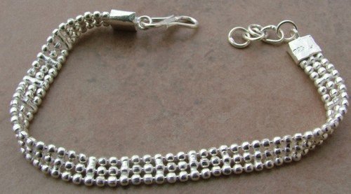 Design 1053: white silver bracelets