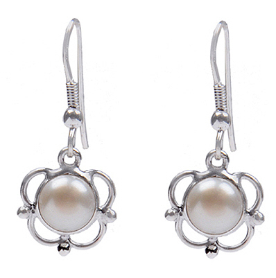 Design 18570: white pearl earrings
