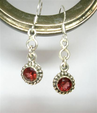 Design 3105: red garnet earrings