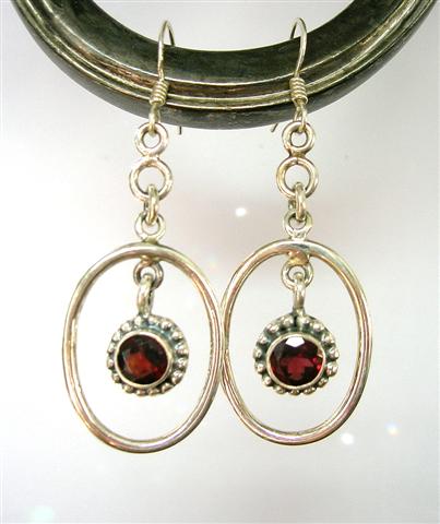 Design 5094: red garnet hoop earrings