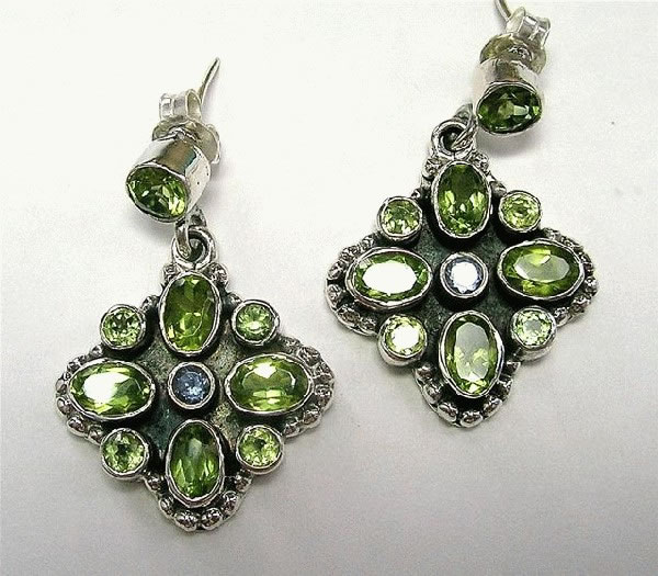 Design 5393: blue,green peridot estate earrings