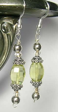 Design 5568: green, gold, yellow lemon quartz earrings