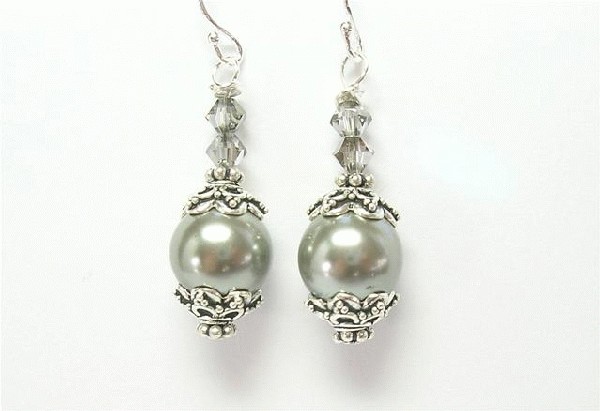 Design 5635: gray pearl earrings