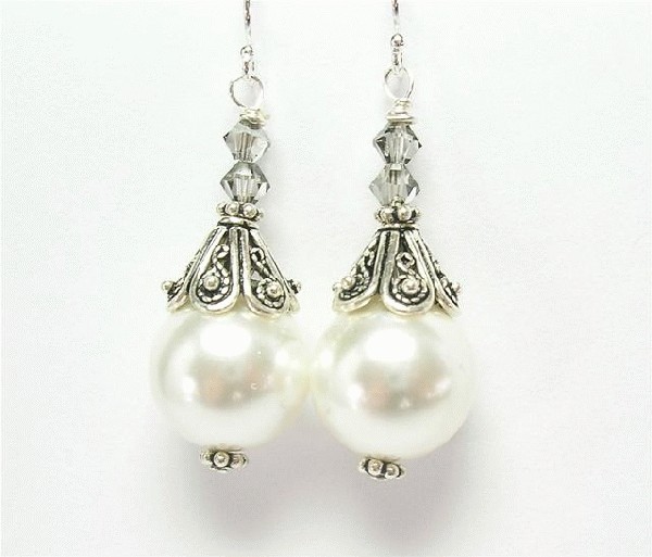 Design 5636: white pearl gothic-medieval earrings
