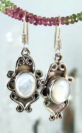 Design 6041: white pearl earrings