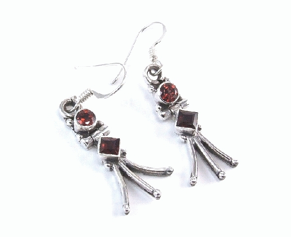 Design 6295: red garnet earrings