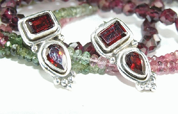 Design 6423: red garnet drop earrings