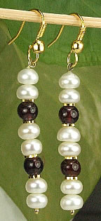 Design 7290: red,white garnet earrings