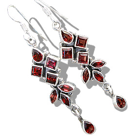 Design 7829: Maroon garnet earrings