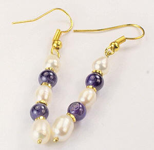 Design 846: purple,white pearl earrings