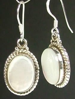 Design 913: white mother of pearl earrings