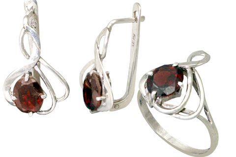 Design 9228: red garnet earrings