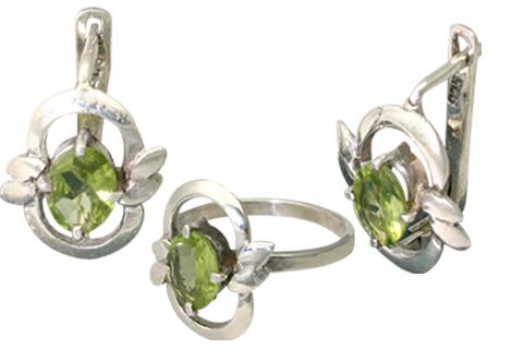 Design 9229: Green peridot earrings
