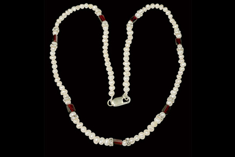 Design 100: white,red pearl necklaces