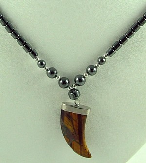 Design 1278: black,brown tiger eye claws necklaces
