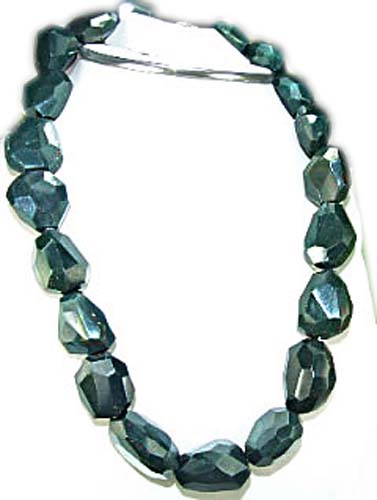 Design 6959: green bloodstone tumbled necklaces
