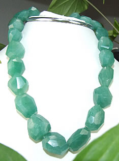 Design 6967: green aventurine tumbled necklaces
