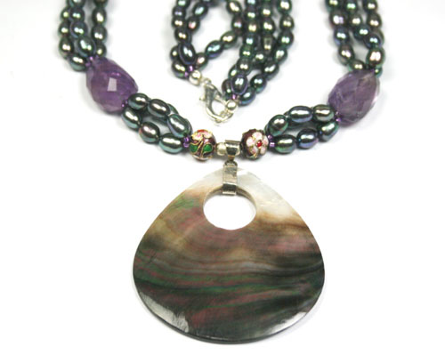 Design 7790: black,purple pearl necklaces