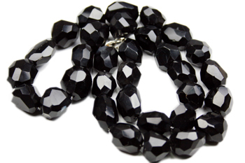 Design 8067: black onyx tumbled necklaces