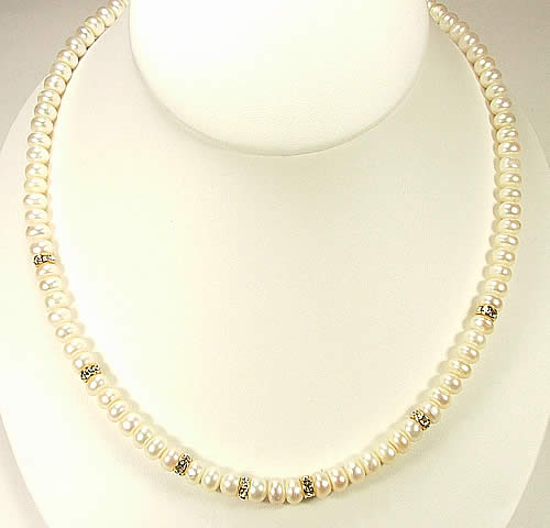 Design 880: white pearl necklaces