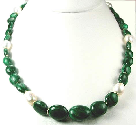 Design 961: green,white pearl necklaces
