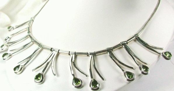 Design 968: green peridot drop necklaces