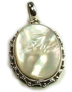 Design 669: white mother-of-pearl pendants