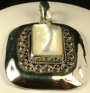 Design 712: white silver pendants