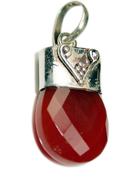 Design 8334: Orange carnelian pendants