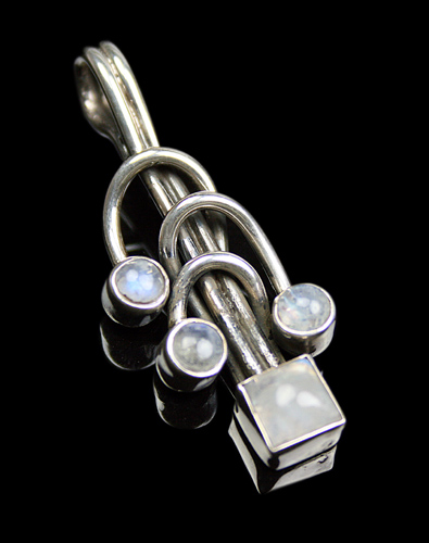 Design 8486: White moonstone pendants