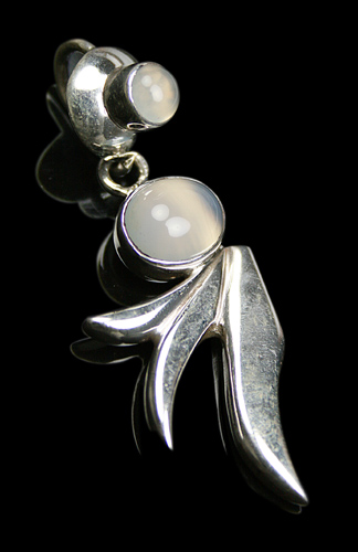 Design 8491: white moonstone pendants