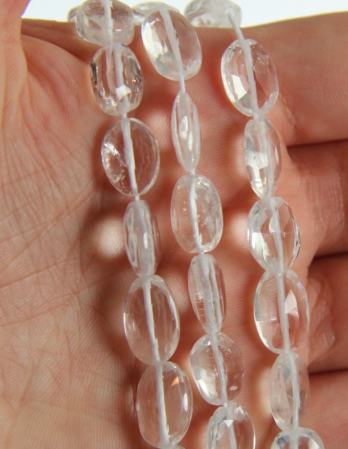 Design 11811: white crystal faceted beads