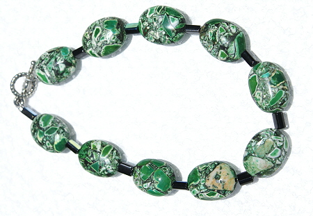Design 11139: black,green magnesite chunky bracelets