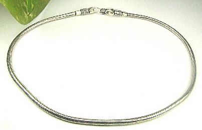 Design 7359: gray silver chains
