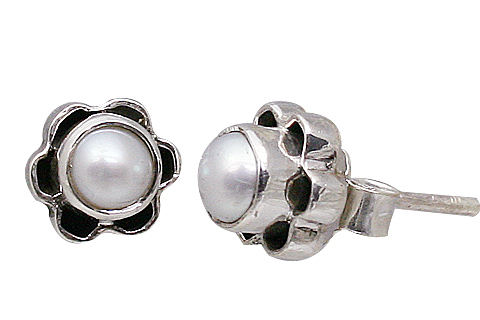 Design 11362: white pearl flower earrings