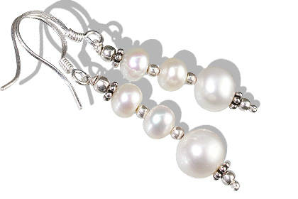 Design 11885: White pearl earrings
