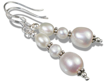 Design 11897: White pearl earrings