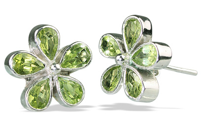 Design 12567: green peridot flower, post earrings