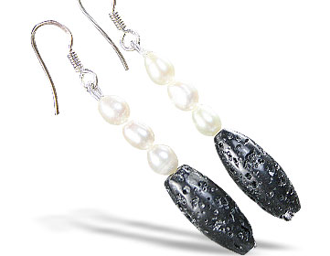 Design 15186: black,white pearl earrings
