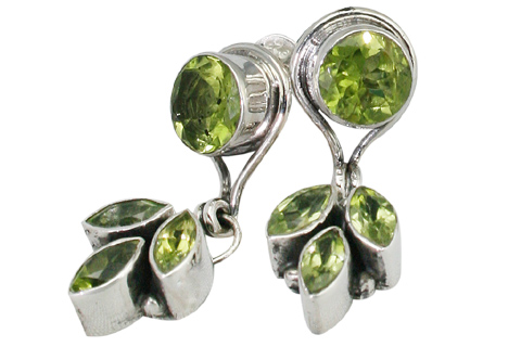 Design 9440: green peridot post earrings