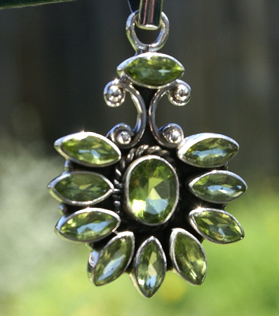 Design 11034: green peridot flower pendants