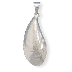 Design 22120: gray shell pendants