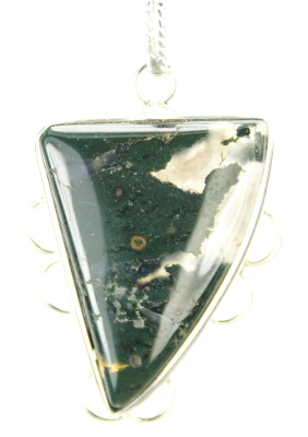 Design 9535: green,black moss agate pendants