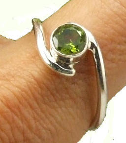 Design 7220: green peridot rings