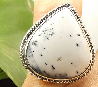 Design 7252: white dendrite opal american-southwest, drop rings